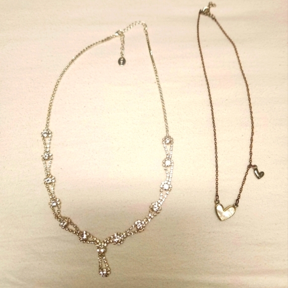 Delicate and minimalist ensemble of necklaces and coordinating bracelets - Picture 2 of 5
